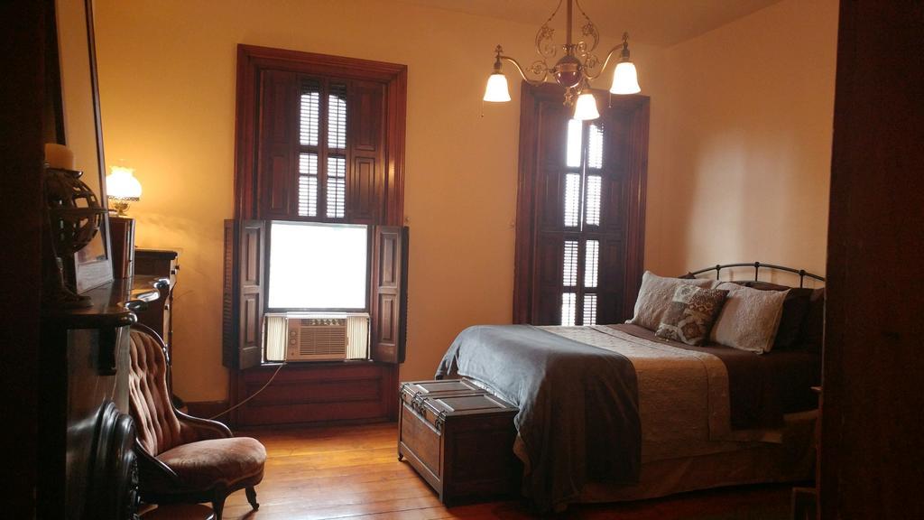 The Mitchell House Bed And Breakfast Circleville エクステリア 写真